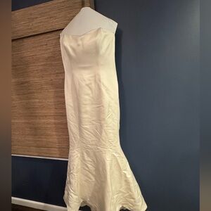 Stunning strapless Bridal Gown with veil and shrug. Caroline castigliano